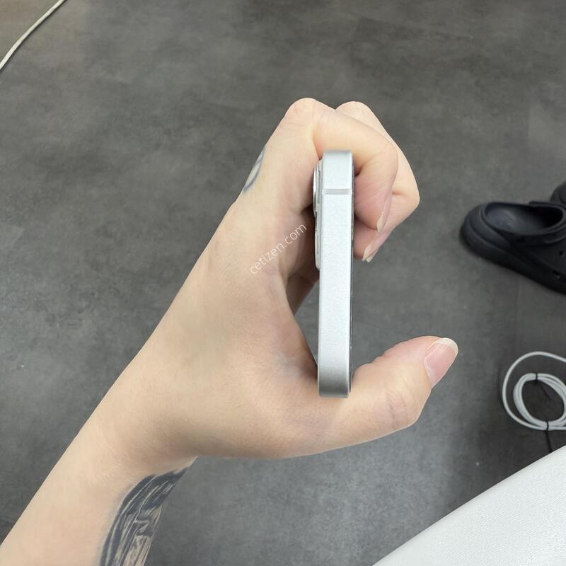 ������ 13 �̴� 256G ȭ��Ʈ