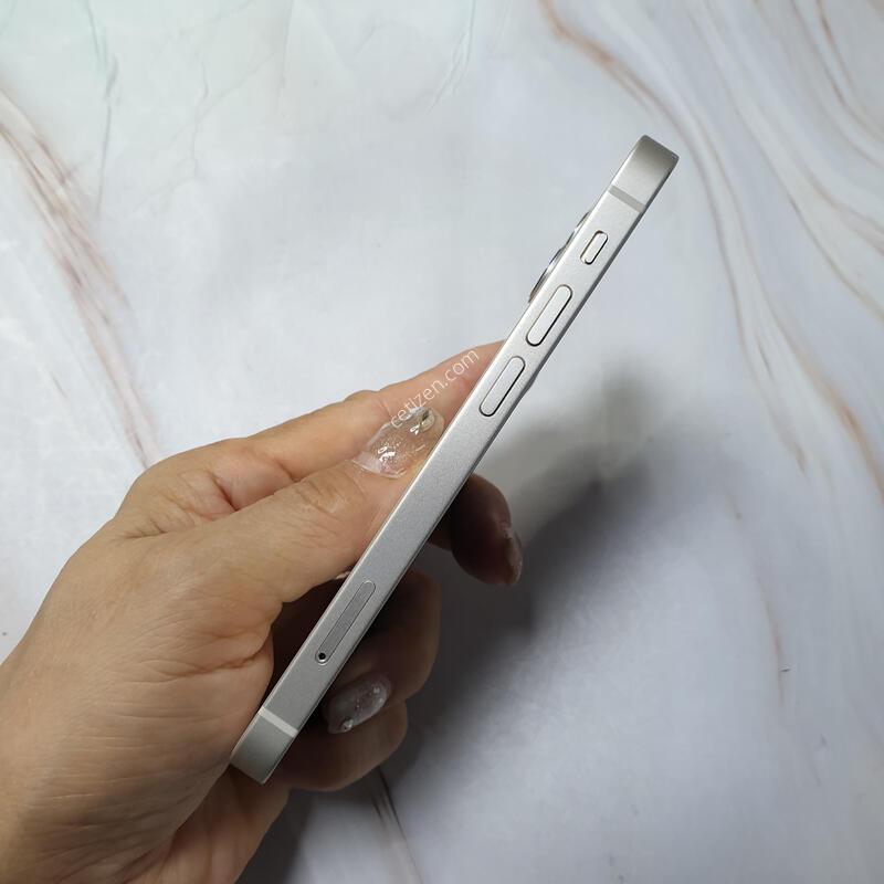 ������13�̴� ȭ��Ʈ 128G ������ �Ǹ��մϴ�