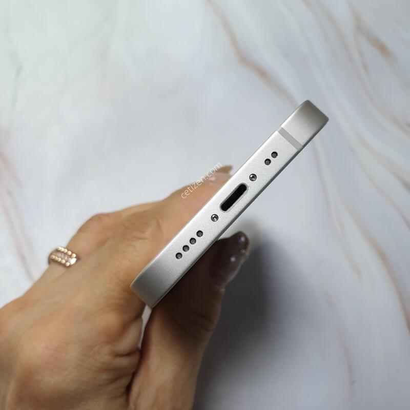 ������13�̴� ȭ��Ʈ 128G ������ �Ǹ��մϴ�