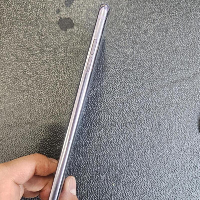 ������ ����V30S �������� �ܸ��� �߰���