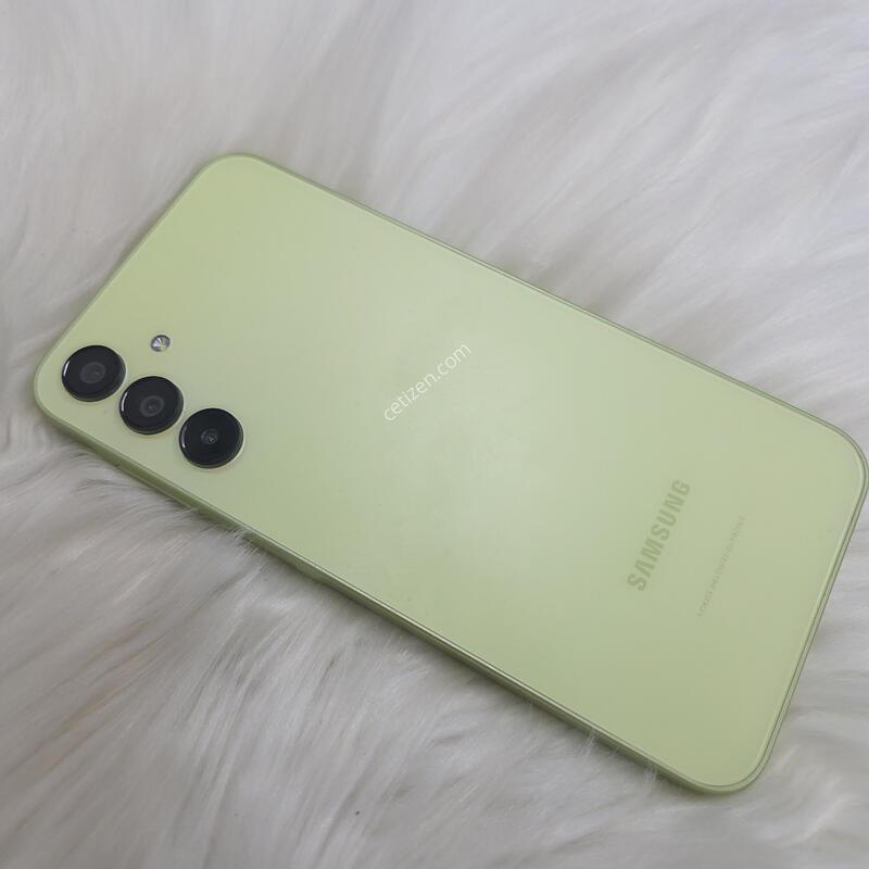 ����3 552