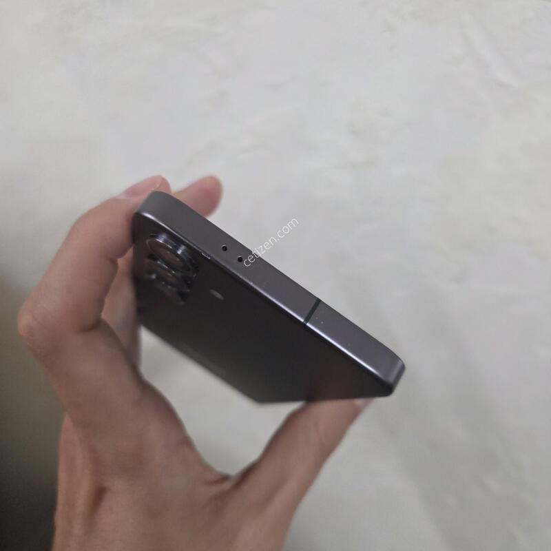 S24�÷��� LCD��