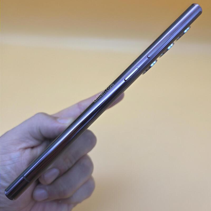 [���۱�]������S22��Ʈ�� �ֻ������� ���ǵ� ����� �߰���