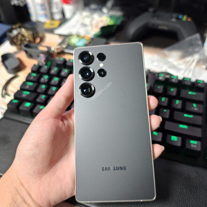 ������ S25 ��Ʈ�� 12GB/1TB ƼŸ������ �Ǹ��մϴ�.
