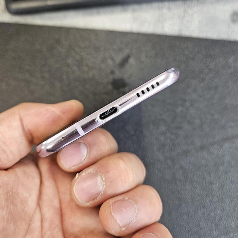 ������ ����V30S �������� �ܸ��� �߰���