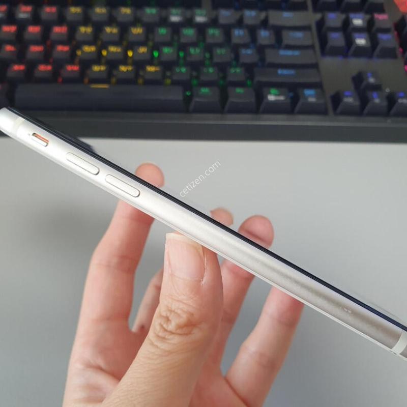 ������ SE3 / 256GB / ȭ��Ʈ / ���͸����� 71%