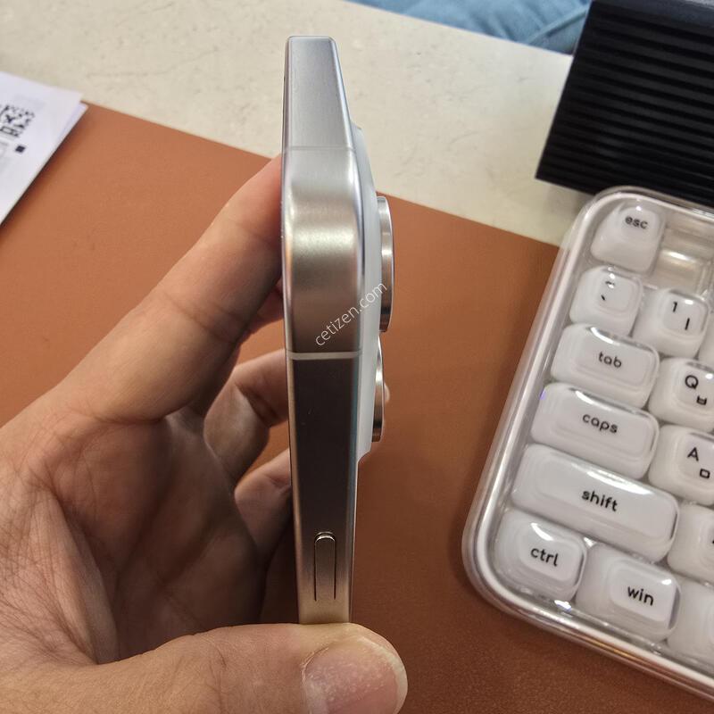 [[�޸�]] ������15Pro.256G / SKT / �������� ����� / 24.06 ��� / ȭ��Ʈ / ��ǰ / ���͸� 85%!!