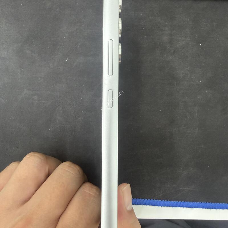 ������ ����4 ȭ��Ʈ 128GB