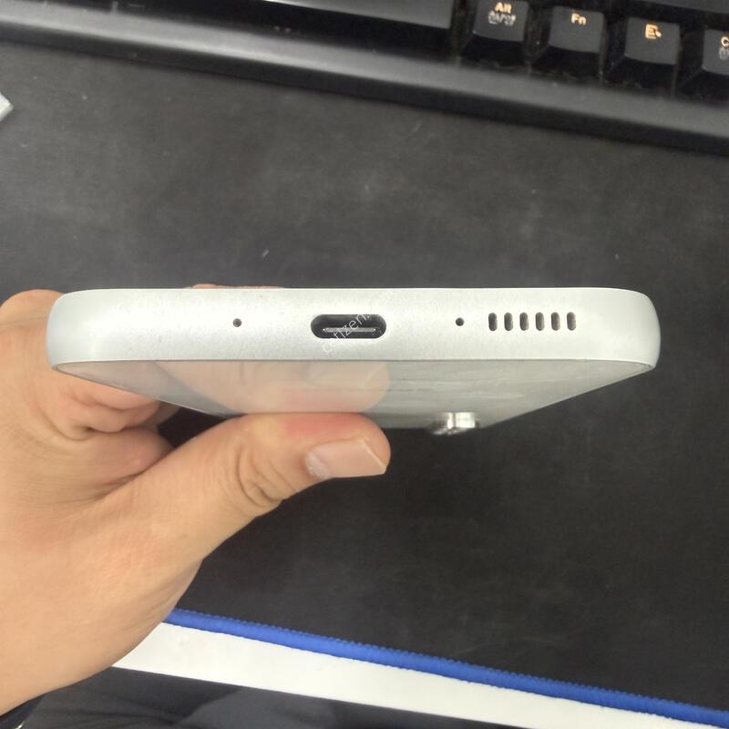 ������ ����4 ȭ��Ʈ 128GB