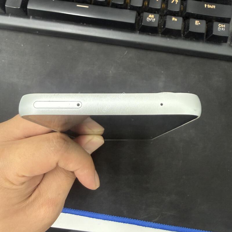 ������ ����4 ȭ��Ʈ 128GB