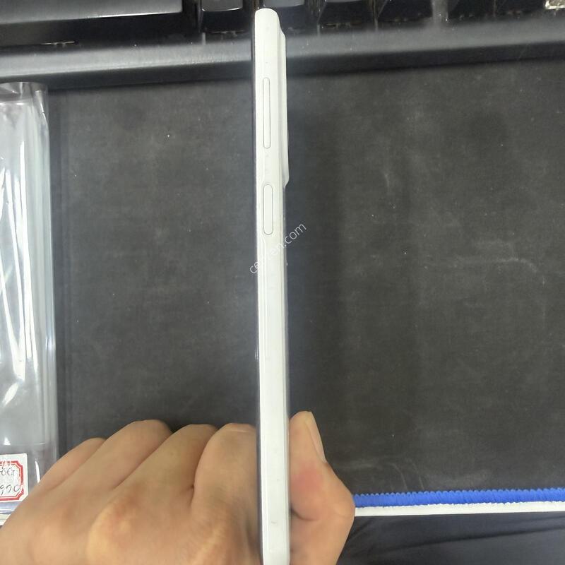 ������ A23 ȭ��Ʈ 128GB