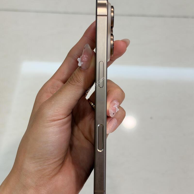 ������ 16 Pro 512GB ����Ʈ ƼŸ�� �Ǹ��մϴ�.