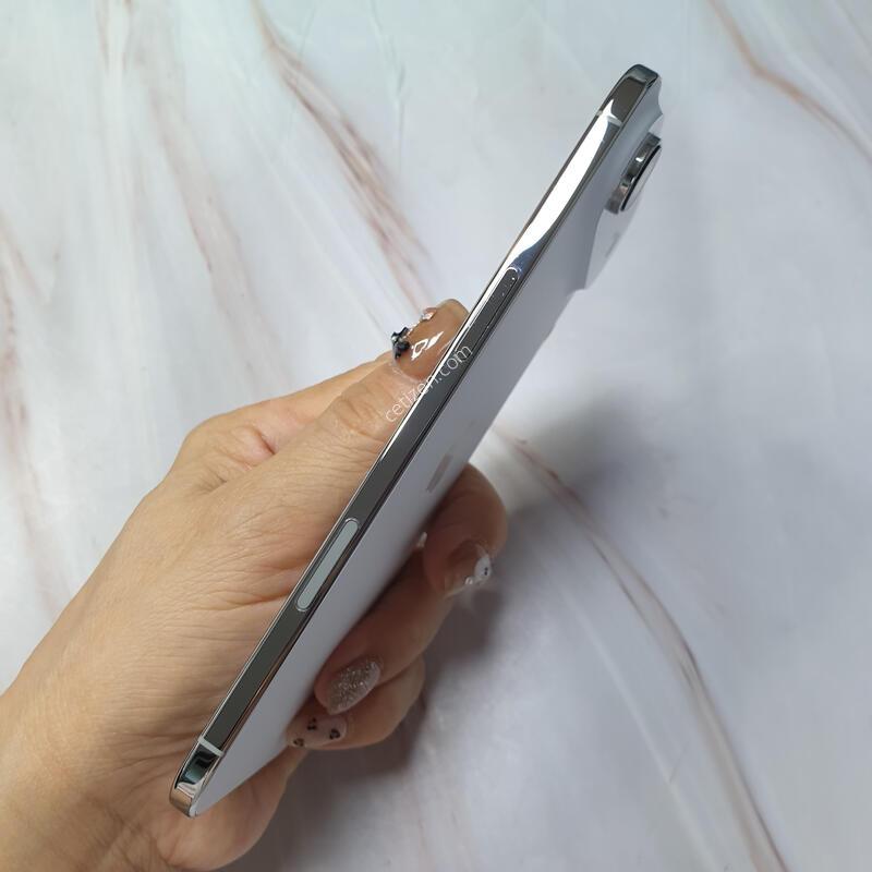 ������17���� ȭ��Ʈ 256G S�� �Ǹ��մϴ�