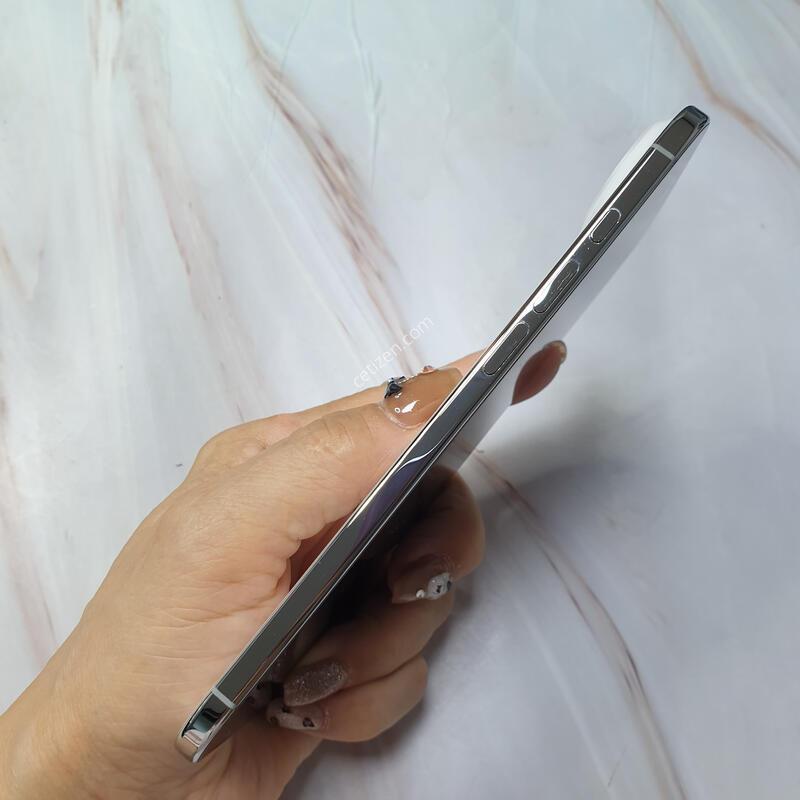 ������17���� ȭ��Ʈ 256G S�� �Ǹ��մϴ�