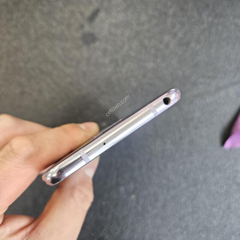 ������ ����V30S �������� �ܸ��� �߰���