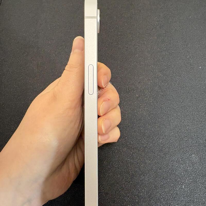������16e  128G(ȭ��Ʈ) 26.2�� ����/ ���͸�����100%