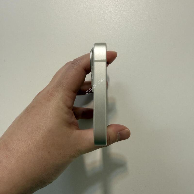 ������ 13 �̴� 256GB ȭ��Ʈ