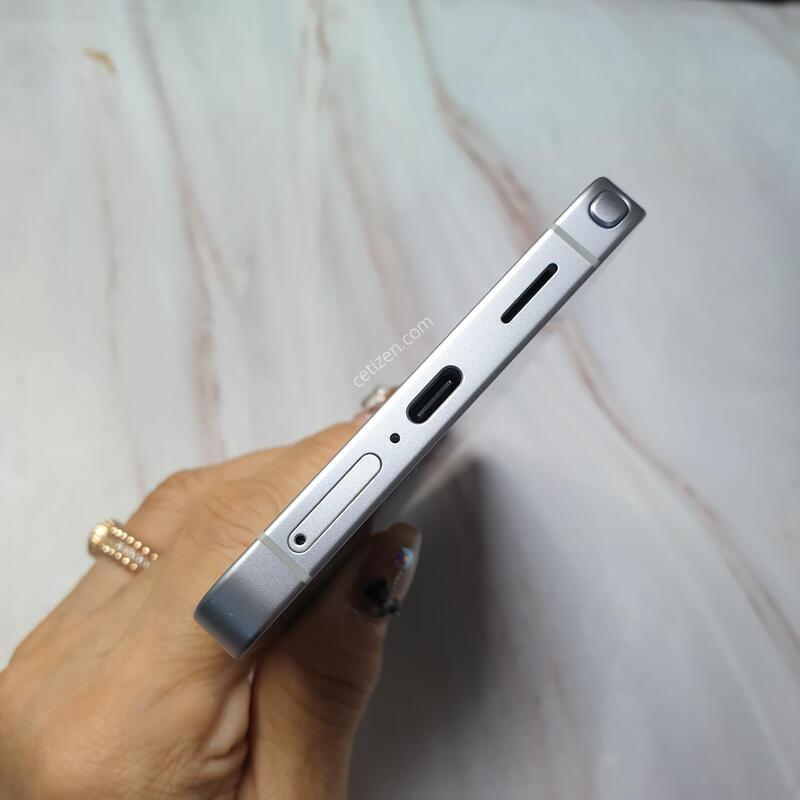 SK ������ S26��Ʈ�� ȭ��Ʈ 512G �̻��� S�� �Ǹ��մϴ�