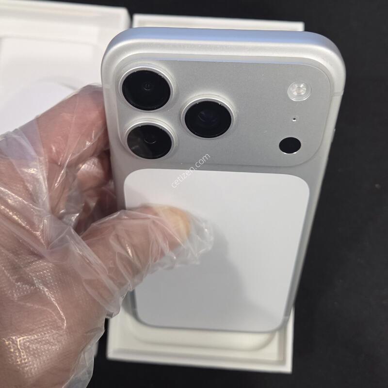 ������ 17���� �ǹ� 512G �Ǹ��մϴ�.