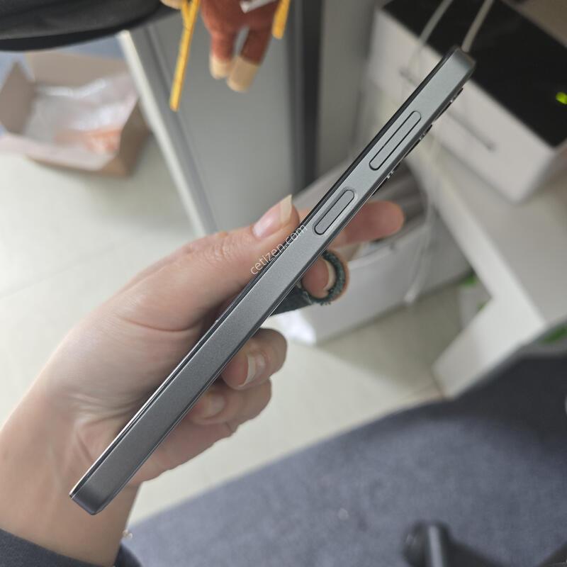 ������ ���̵�7 �׷��� 128GB ������ �ܻ�