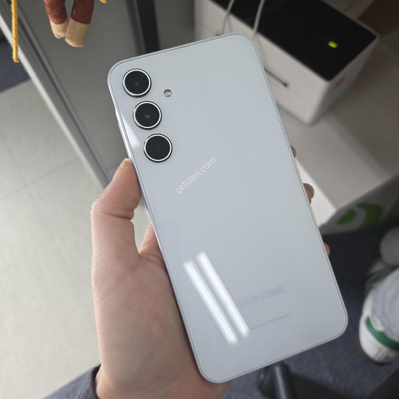 ������ A35 ���̽����� 128GB ���ܻ� ������