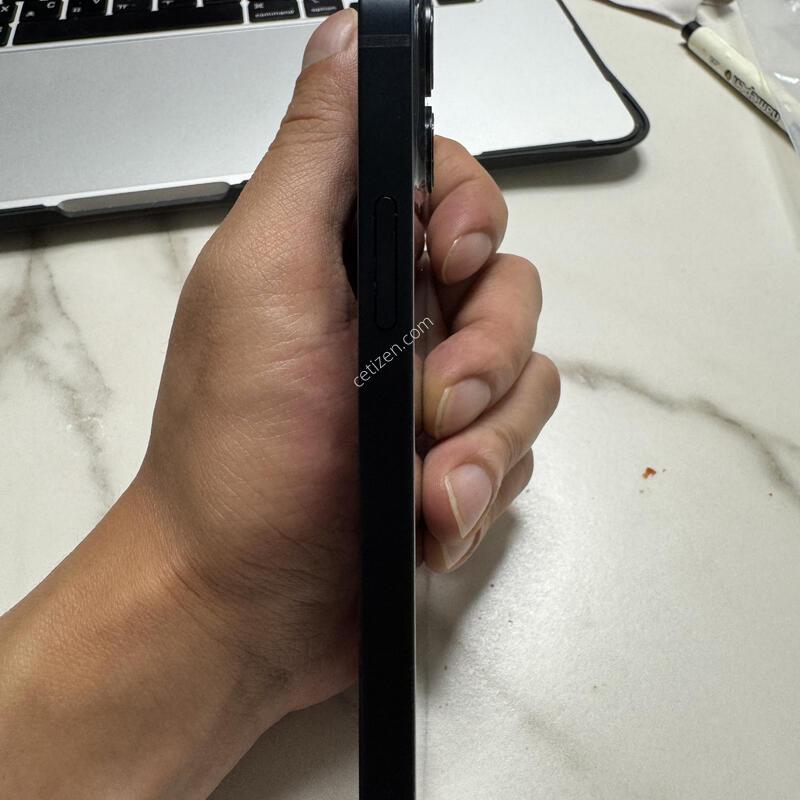 ������13�̴� 128G �̵峪�� �Ǹ��ؿ�.