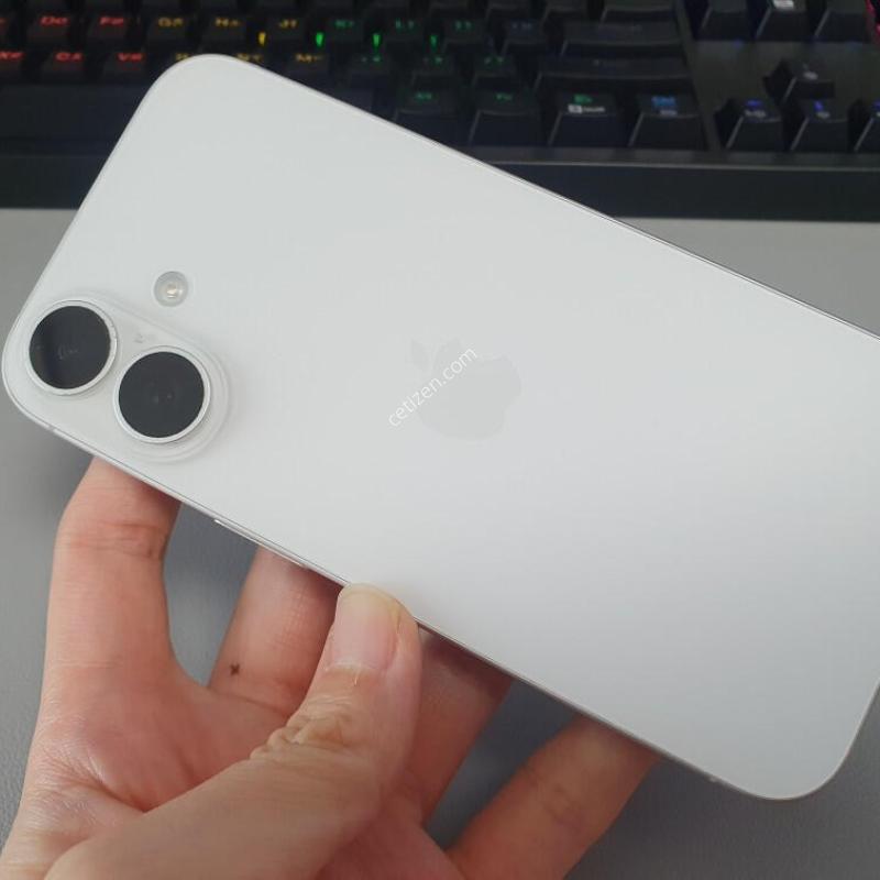 ������16 / 128GB / ȭ��Ʈ / ���͸����� 92%