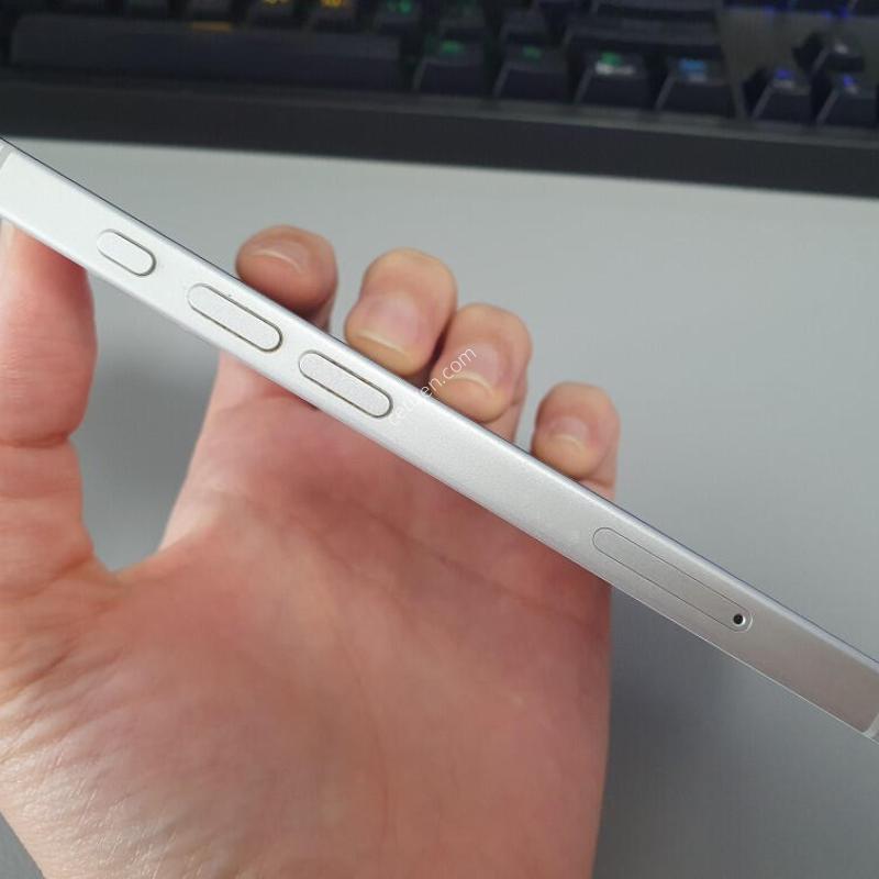 ������16 / 128GB / ȭ��Ʈ / ���͸����� 92%