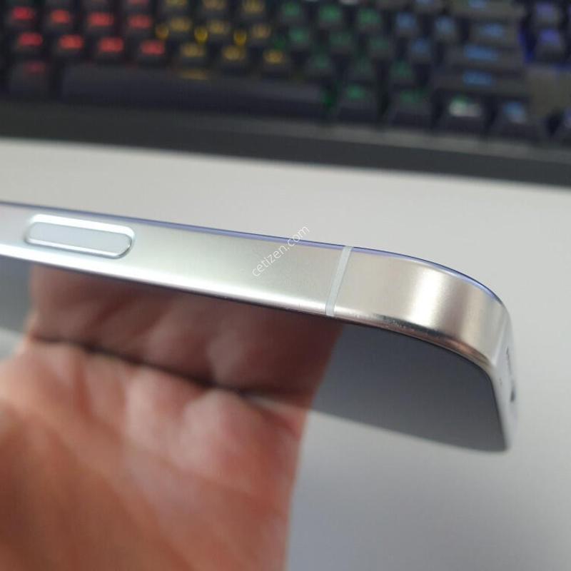������16 ���� / 256GB / ȭ��Ʈ / ���͸����� 88%