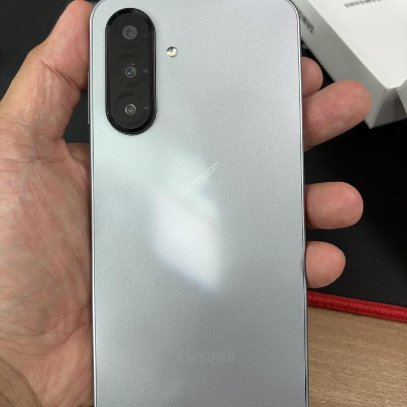 ������A17 128GB
