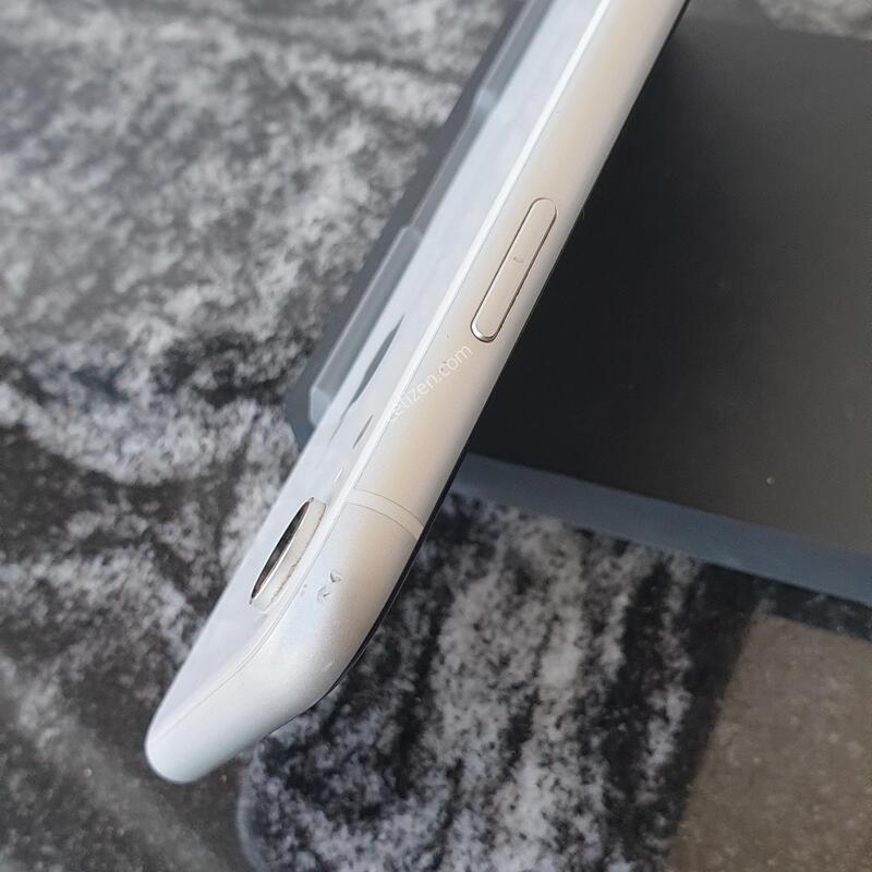 ������XR (A2105) ȭ��Ʈ 128�Ⱑ