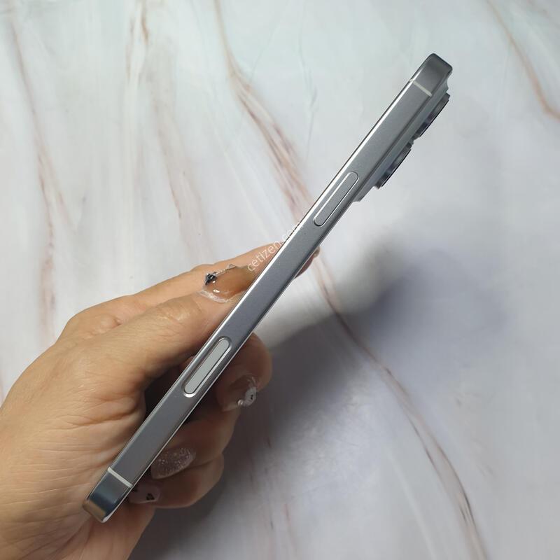 ������ 16���θƽ� ȭ��ƮƼŸ�� 256G S�� �Ǹ��մϴ�