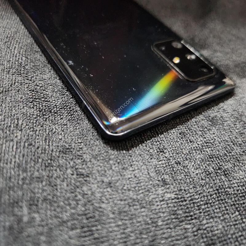 ����A