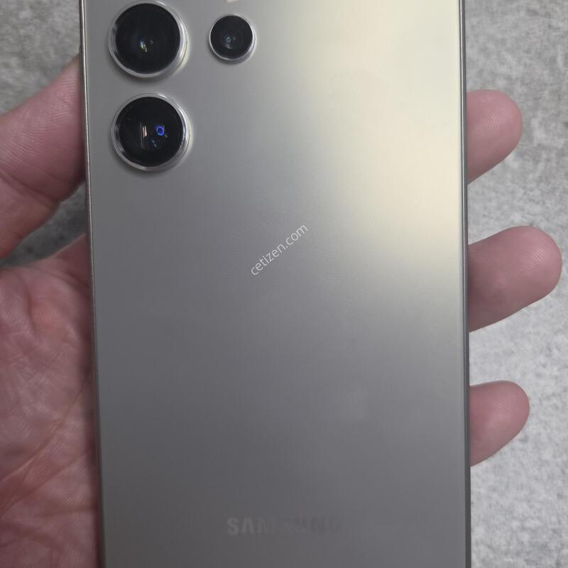A�� ������ S24��Ʈ�� 256GB ƼŸ���׷��� �����ϰ� �����մϴ�.