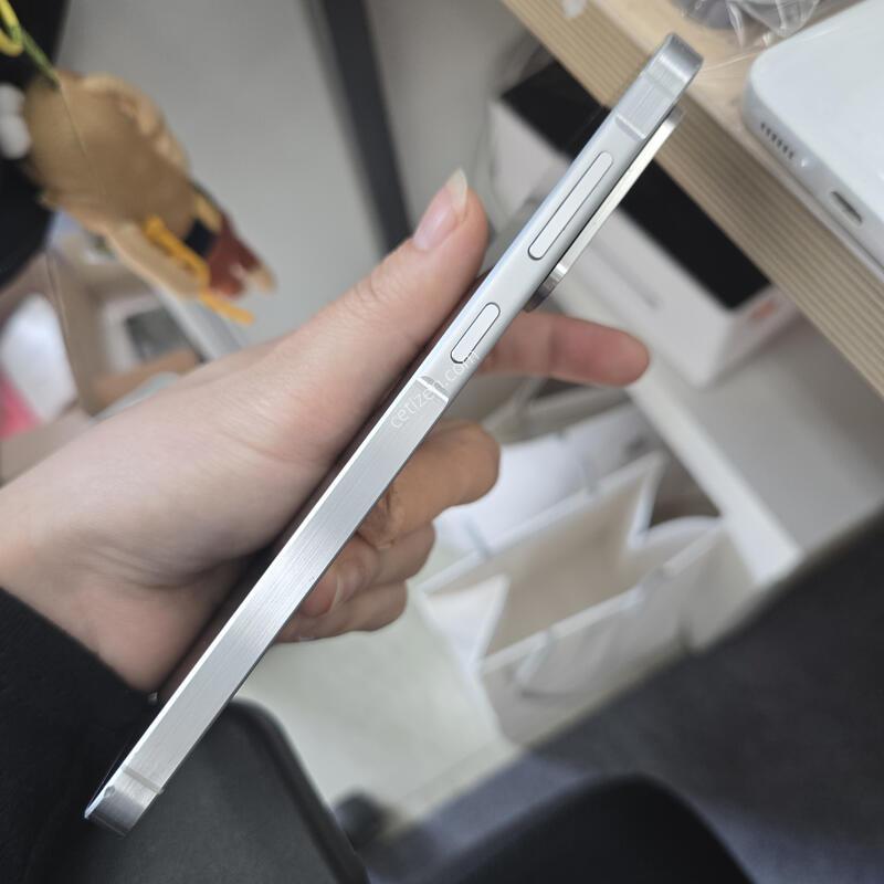 ������ ����6 �׷��� 128GB A�� �������� ���ܻ�