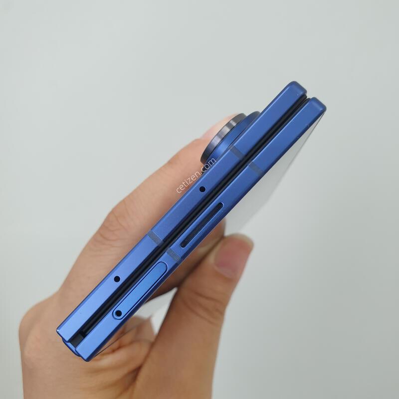 ����7 833