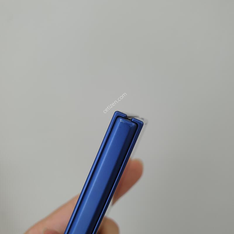����7 833