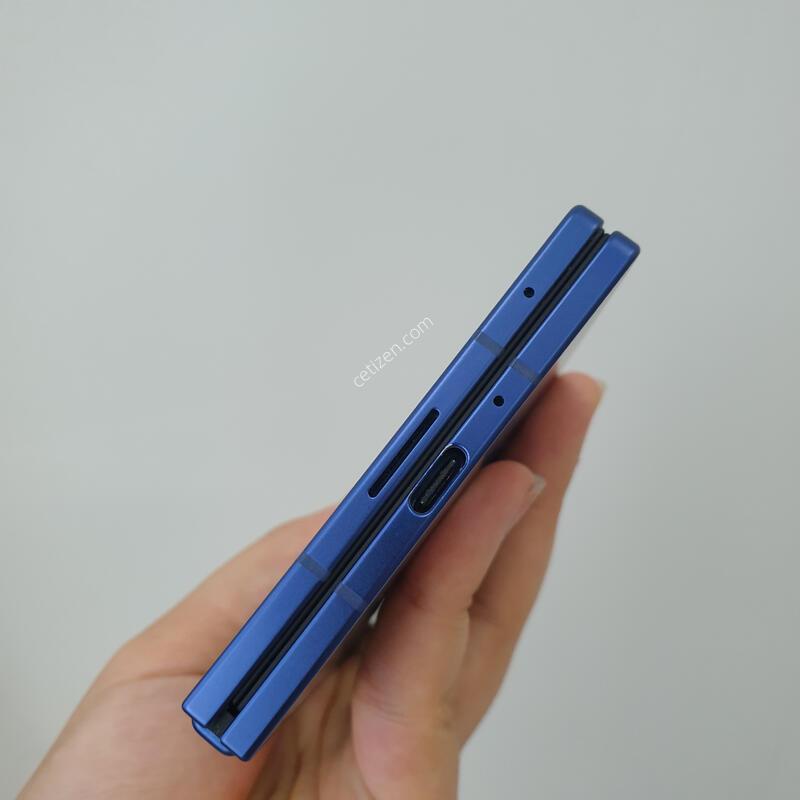 ����7 833