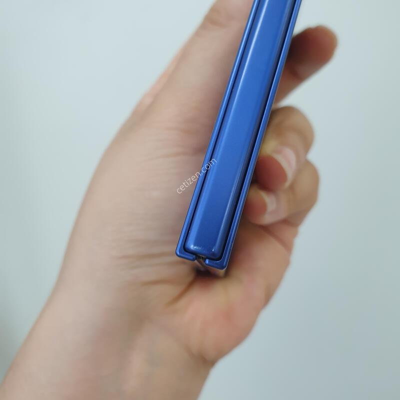 ����7 833