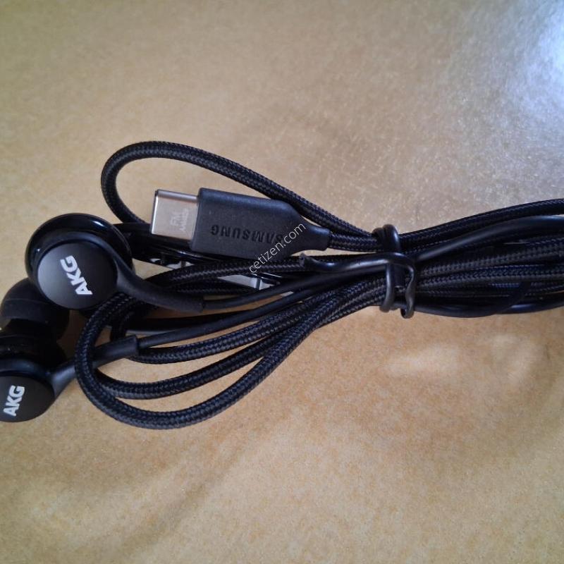 �����ÿ��̵�8 AKG�̾���