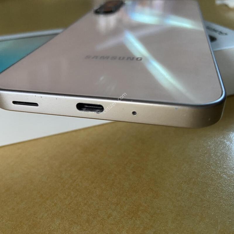 �����ÿ��̵�8 AKG�̾���
