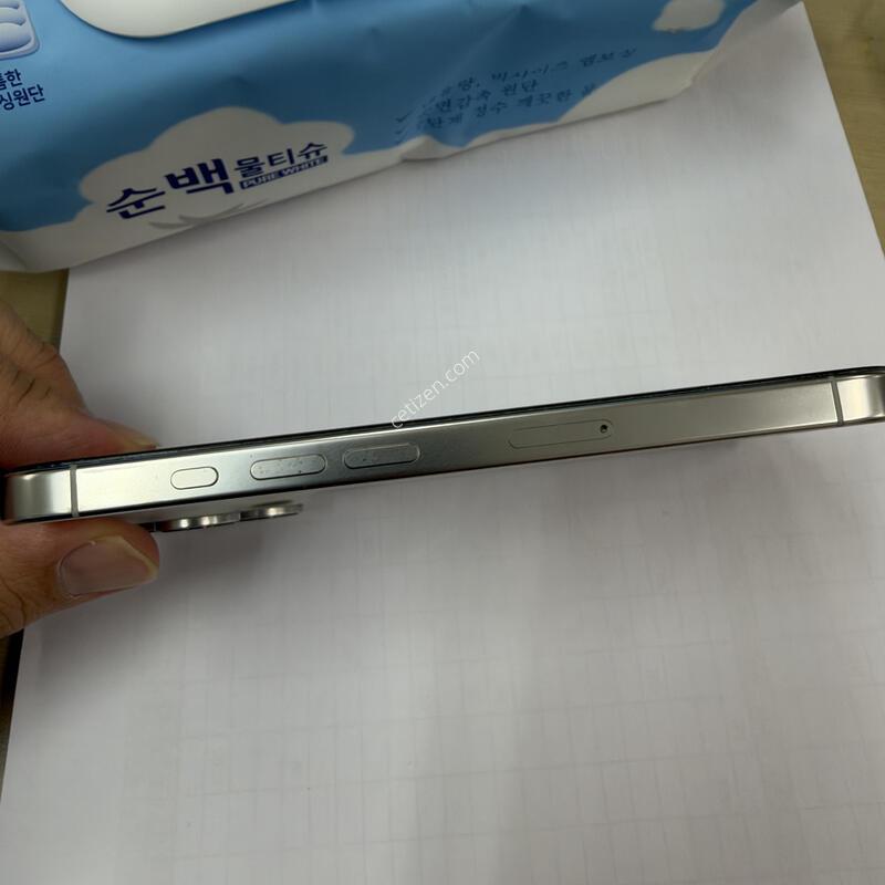 ������16���� 256GB ȭ��Ʈ
