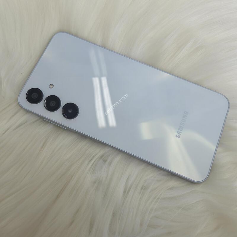 ����4 381