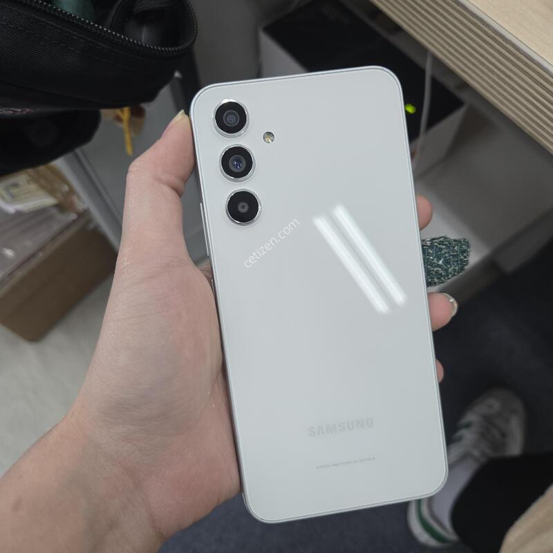 ������ ����4 ȭ��Ʈ 128GB SK �ܰ����� �ܻ�