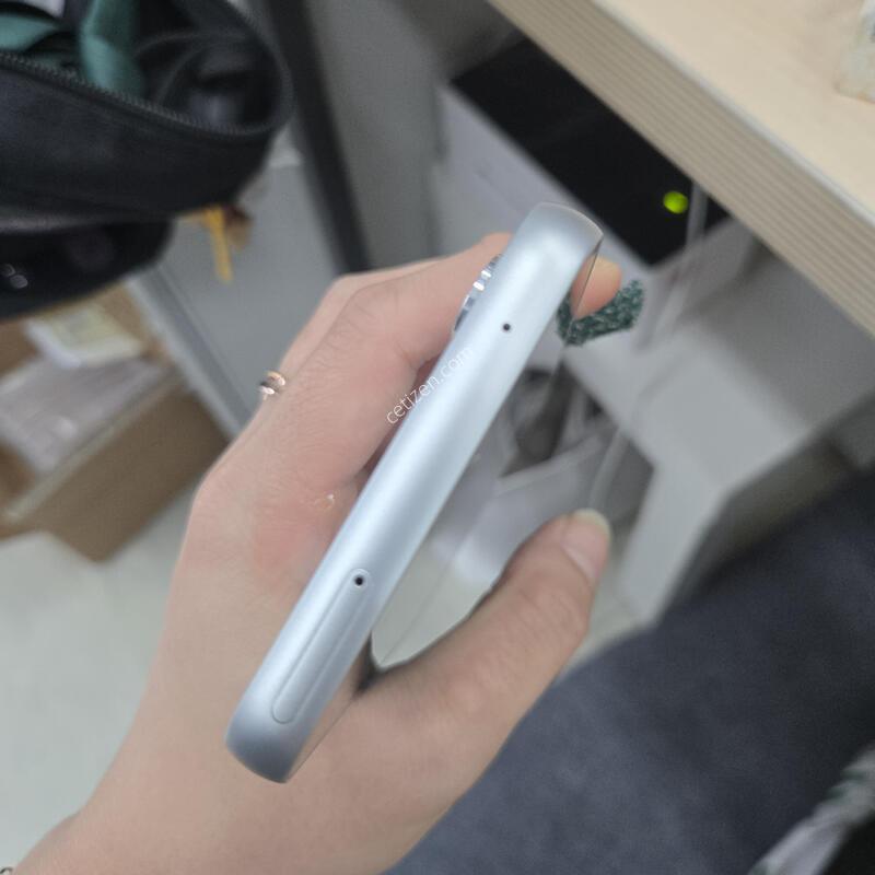 ������ ����4 ȭ��Ʈ 128GB SK �ܰ����� �ܻ�