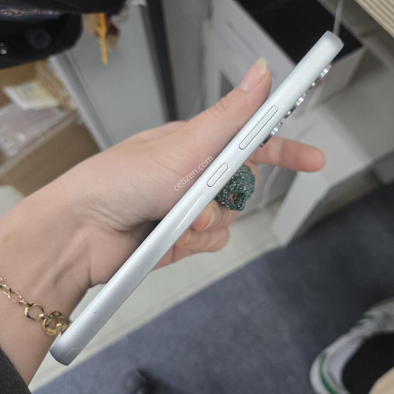 ������ ����4 ȭ��Ʈ 128GB SK �ܰ����� �ܻ�