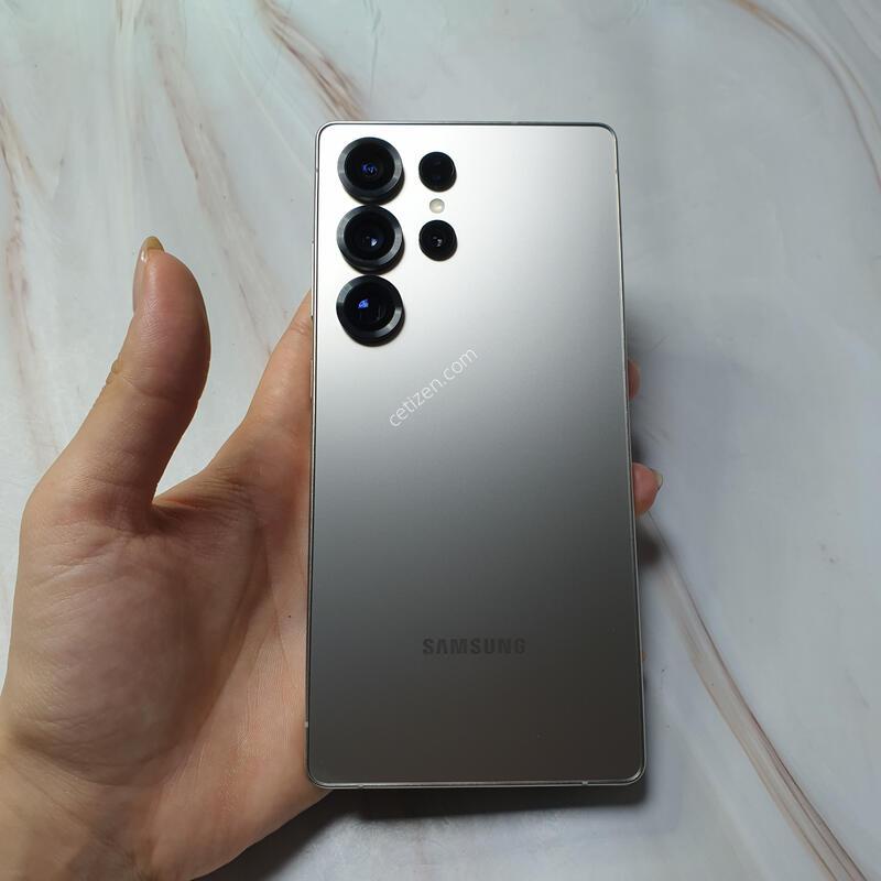 SK ������ S25��Ʈ�� ƼŸ���׷��� 256G S�� �Ǹ��մϴ�