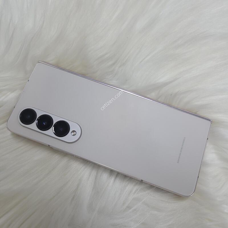 ����4 472