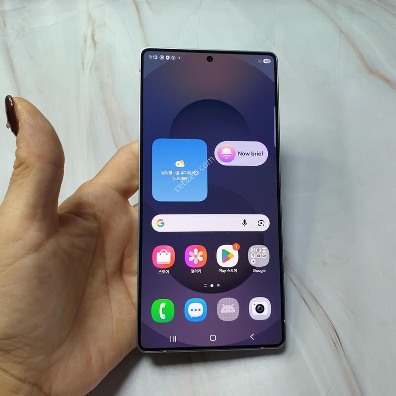 ������ S25��Ʈ�� ƼŸ���ǹ����� 256G S�� �Ǹ��մϴ�