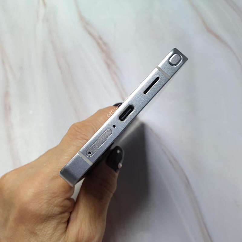 ������ S25��Ʈ�� ƼŸ���ǹ����� 256G S�� �Ǹ��մϴ�